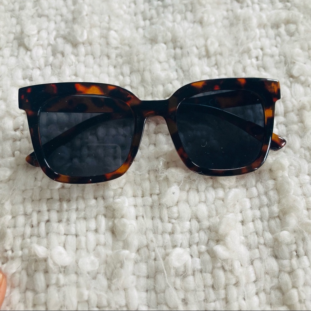 H&M tortoise oversized sunglasses